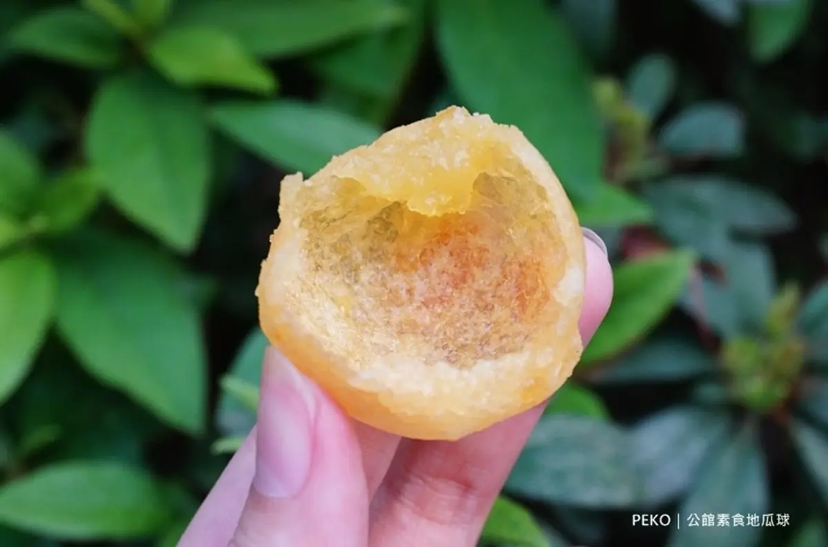 每顆只要2.5元！公館夜市必排地瓜球有2倍大體積，外酥內Q涼了也好吃