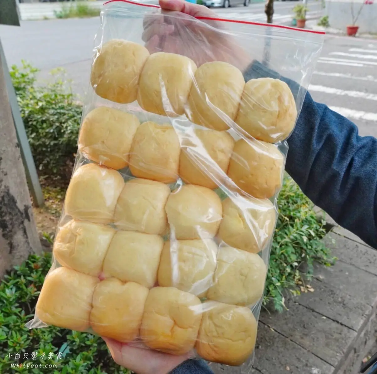 每日限量秒殺!台南人氣幽靈餐包1顆只要10元,再沾香甜番麥濃湯超搭 每日限量秒殺!台南人氣幽靈餐包1顆只要10元,再沾香甜番麥濃湯超搭