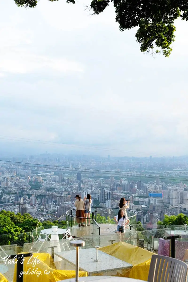 網美快搶訂位!陽明山夜景餐廳全新改版,金色旋轉木馬、LED玫瑰燈海都必拍 網美快搶訂位!陽明山夜景餐廳全新改版,金色旋轉木馬、LED玫瑰燈海都必拍