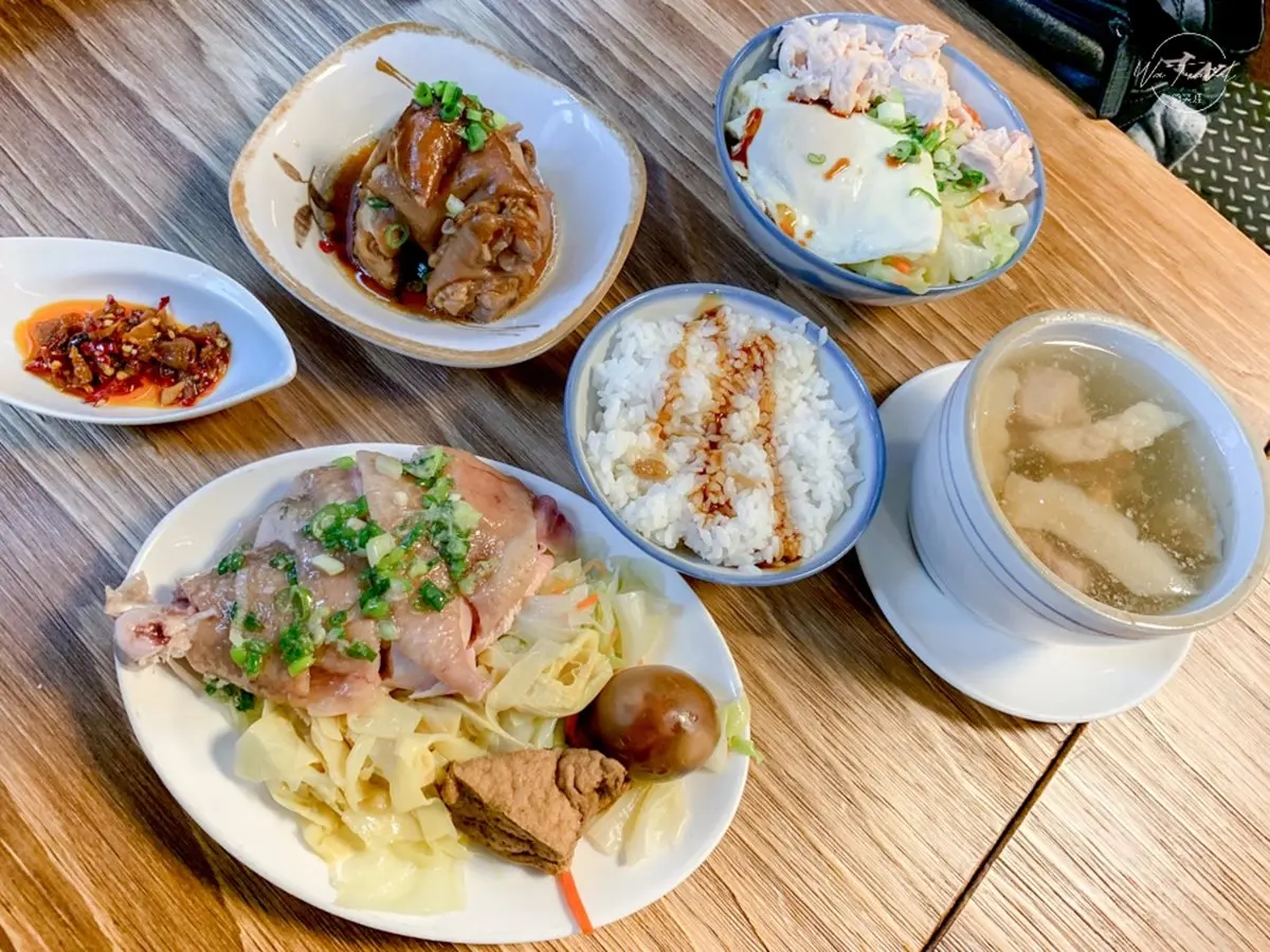 先筆記!玩新北耶誕城必衝7家板橋小吃:半熟蛋米糕、皮蛋豆腐拌麵、限量潤餅 先筆記!玩新北耶誕城必衝7家板橋小吃:半熟蛋米糕、皮蛋豆腐拌麵、限量潤餅