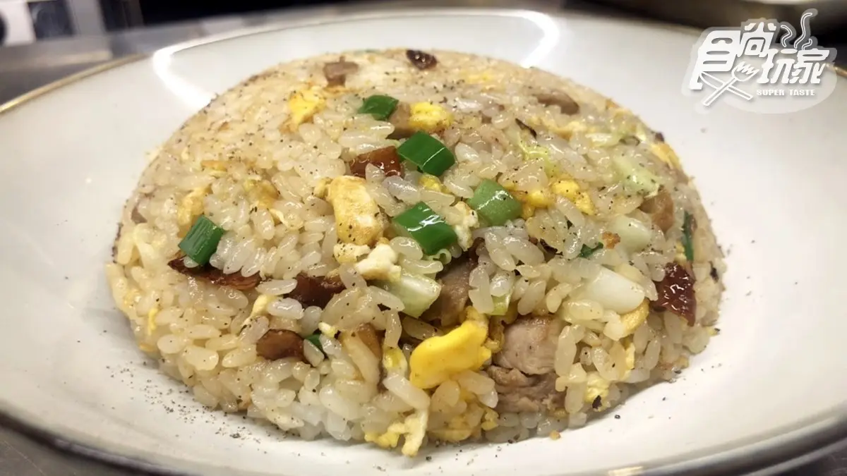 【新開店】台北東區超有哏飯麵小館!中西餐點混搭:蛋炒飯有烤鴨、家常麵配炸雞串 【新開店】台北東區超有哏飯麵小館!中西餐點混搭:蛋炒飯有烤鴨、家常麵配炸雞串