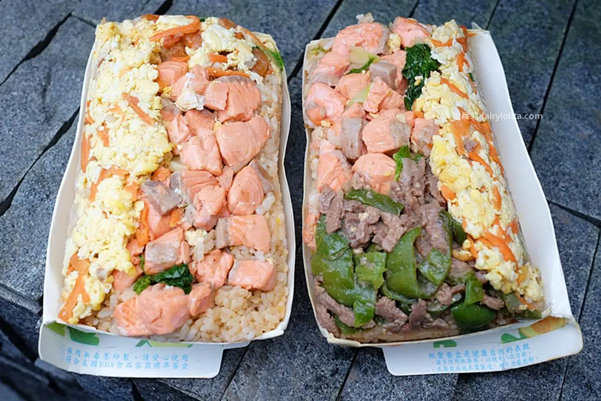 1頓抵2餐！萬華無名炒飯浮誇鮭魚堆成一座山，只要80元想吃要排5小時