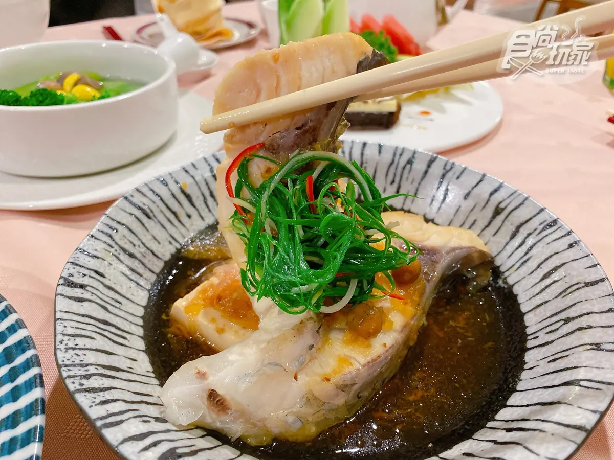 全台最美「大壩泳池」!無敵湖景飯店1350元爽住,還送10道澎派晚餐+吃到飽 全台最美「大壩泳池」!無敵湖景飯店1350元爽住,還送10道澎派晚餐+吃到飽