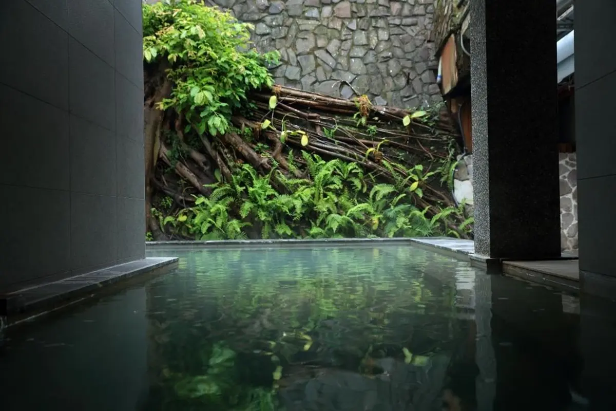 泡湯只要半價！500元玩全台唯一「沙灘加溫泉」度假村，還有47折泡「超狂雙泉」