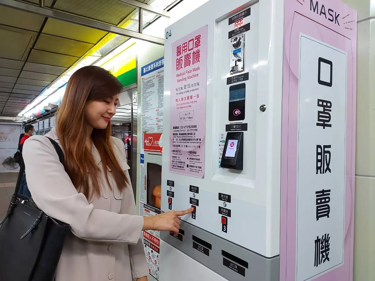北捷首推彩色口罩！6大站「口罩販賣機」浪漫紫、暖鵝黃都有，這裡還有7色隨機拿