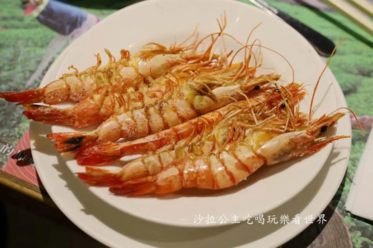 痛風也要嗑！宜蘭吃到飽「海鮮餐廳」菜色超澎派，必點清蒸處女蟳、鹽烤蝦