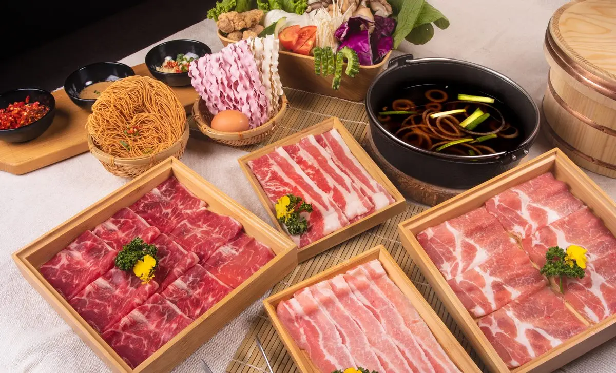 【新開店】一人也能享火鍋吃到飽！台中最新「日暮裏」主打冷藏熟成肉+60種食材無限開吃