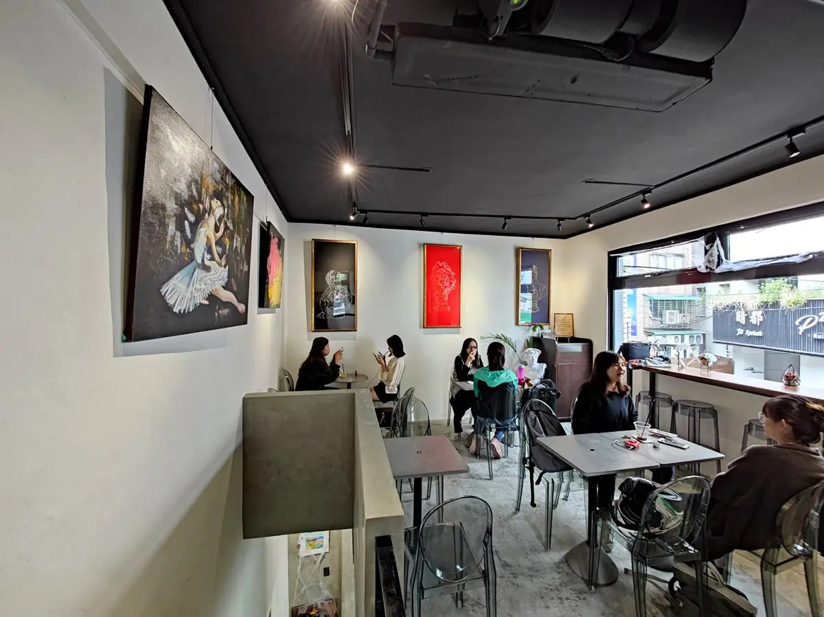 【新開店】新北耶誕周邊必打卡!網美闆娘打造畫廊咖啡館,彩繪牆、暗黑流沙超好拍 【新開店】新北耶誕周邊必打卡!網美闆娘打造畫廊咖啡館,彩繪牆、暗黑流沙超好拍