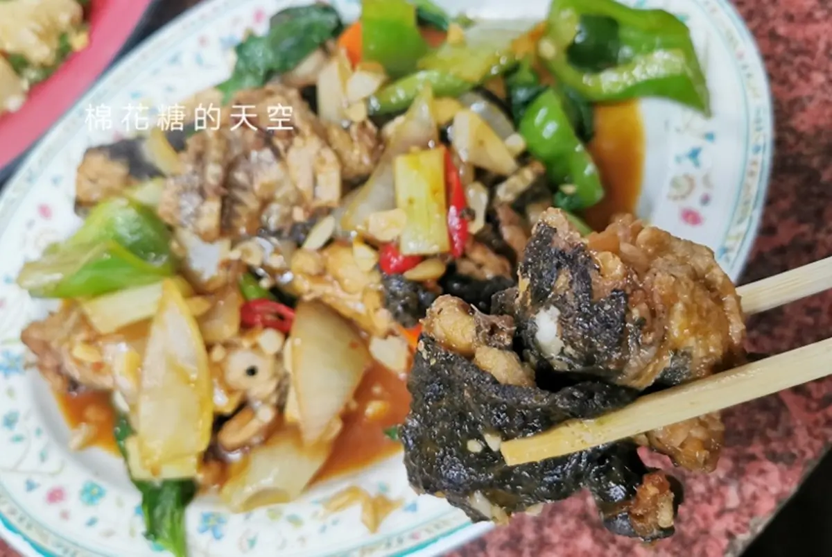 在地老饕不藏私！台中5家人氣熱炒：1盤2吃鵝肉、金黃三杯大腸、隱藏版香煎豬肝