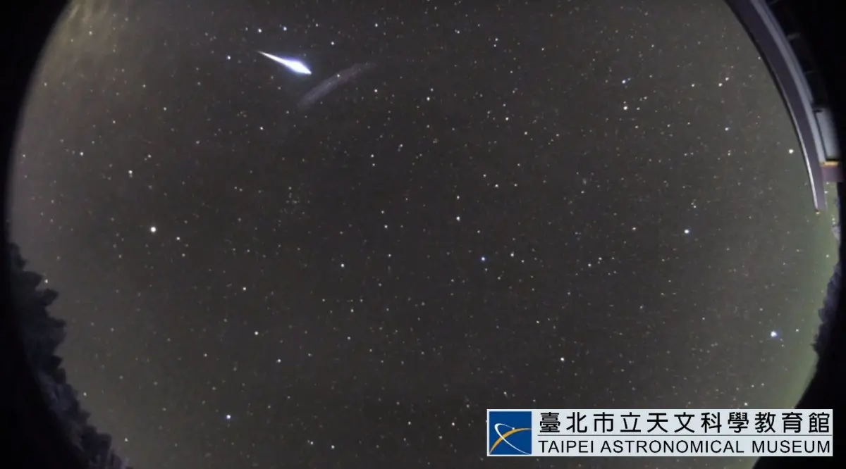 呼叫天文迷!每小時15顆獅子座「流星雨」爆發,最佳觀星日期在這天 呼叫天文迷!每小時15顆獅子座「流星雨」爆發,最佳觀星日期在這天