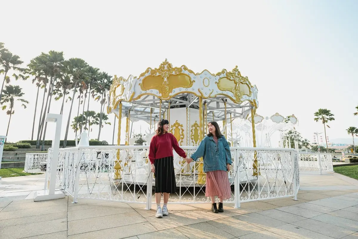 耶誕限定！高雄夢時代打造「純白系嘉年華遊樂園」，消費滿額再送「設施免費玩兌換券」