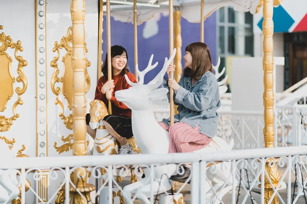 耶誕限定！高雄夢時代打造「純白系嘉年華遊樂園」，消費滿額再送「設施免費玩兌換券」
