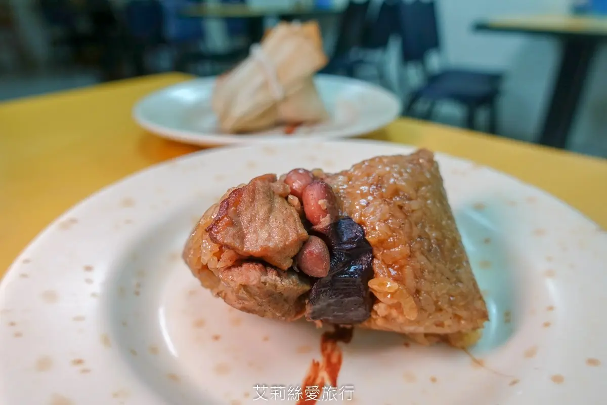新北耶誕府中燈區周邊7家高CP值小吃：紅麴XO醬涼麵、爆漿炸蛋飯糰、滿料炒魷魚