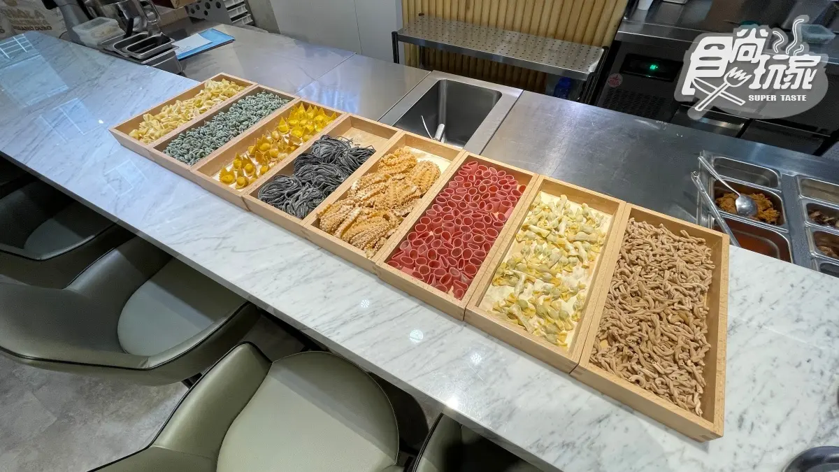 【新開店】訂位要等一個月！台北最夯8色麵餐館，必點蛤蜊墨魚吉他麵、公主波浪麵