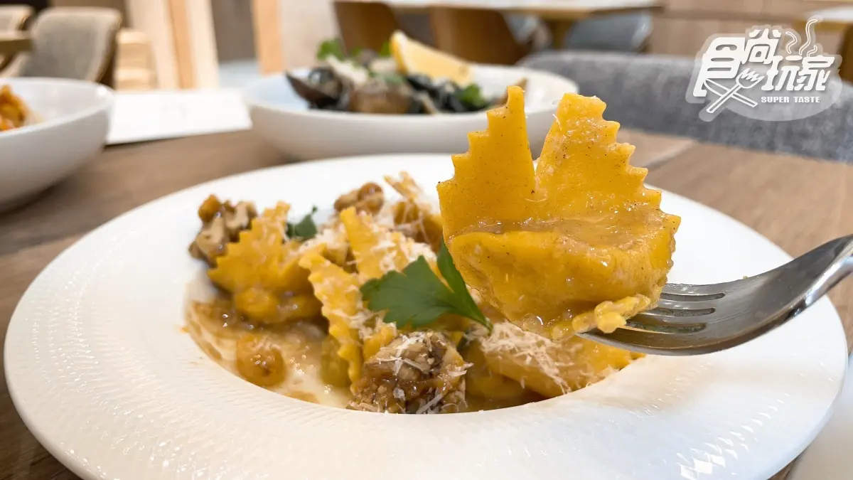 【新開店】訂位要等一個月！台北最夯8色麵餐館，必點蛤蜊墨魚吉他麵、公主波浪麵