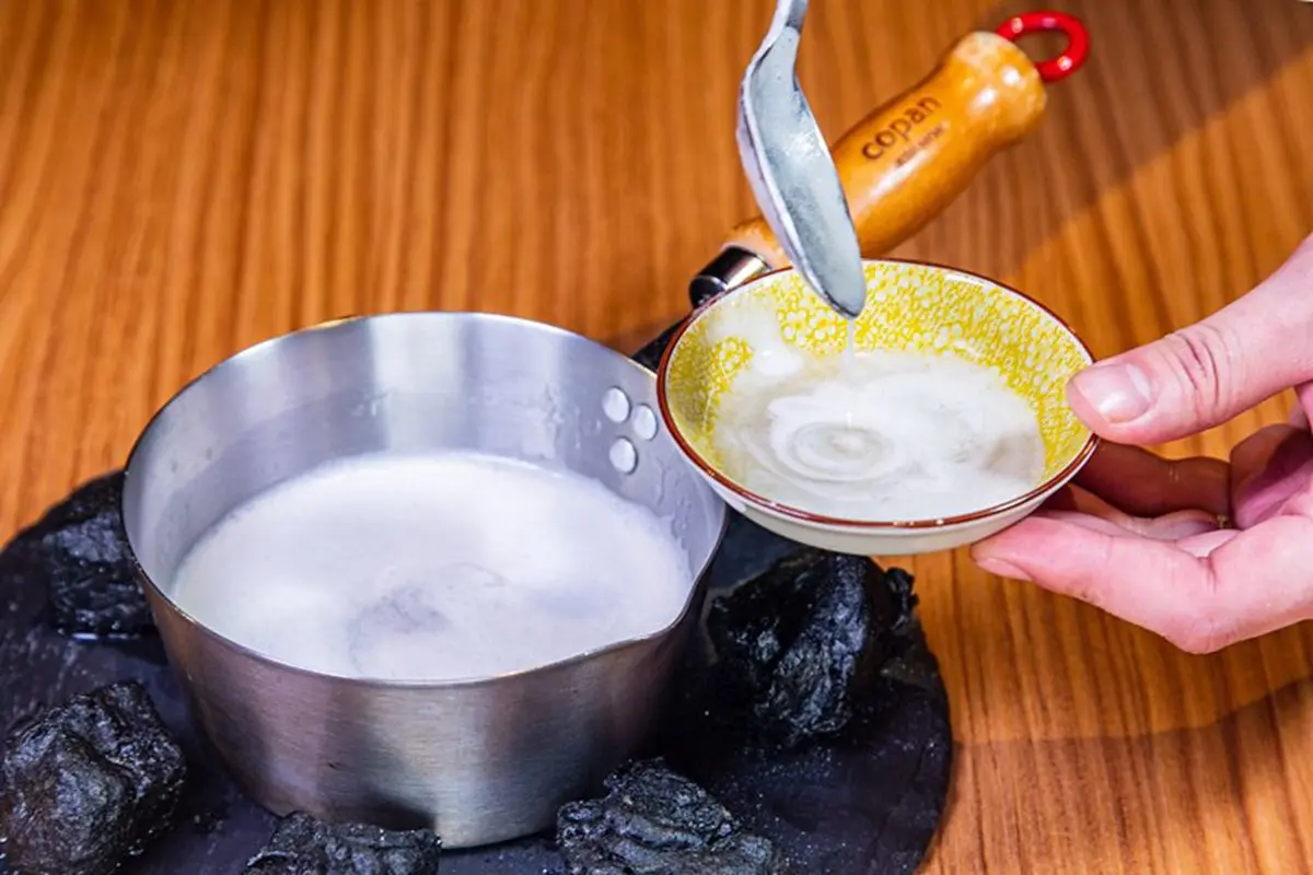 台法融合的好滋味!東區隱藏版餐酒館必喝黃金雞湯三重奏,超有哏竹炭絲瓜別處吃不到 台法融合的好滋味!東區隱藏版餐酒館必喝黃金雞湯三重奏,超有哏竹炭絲瓜別處吃不到