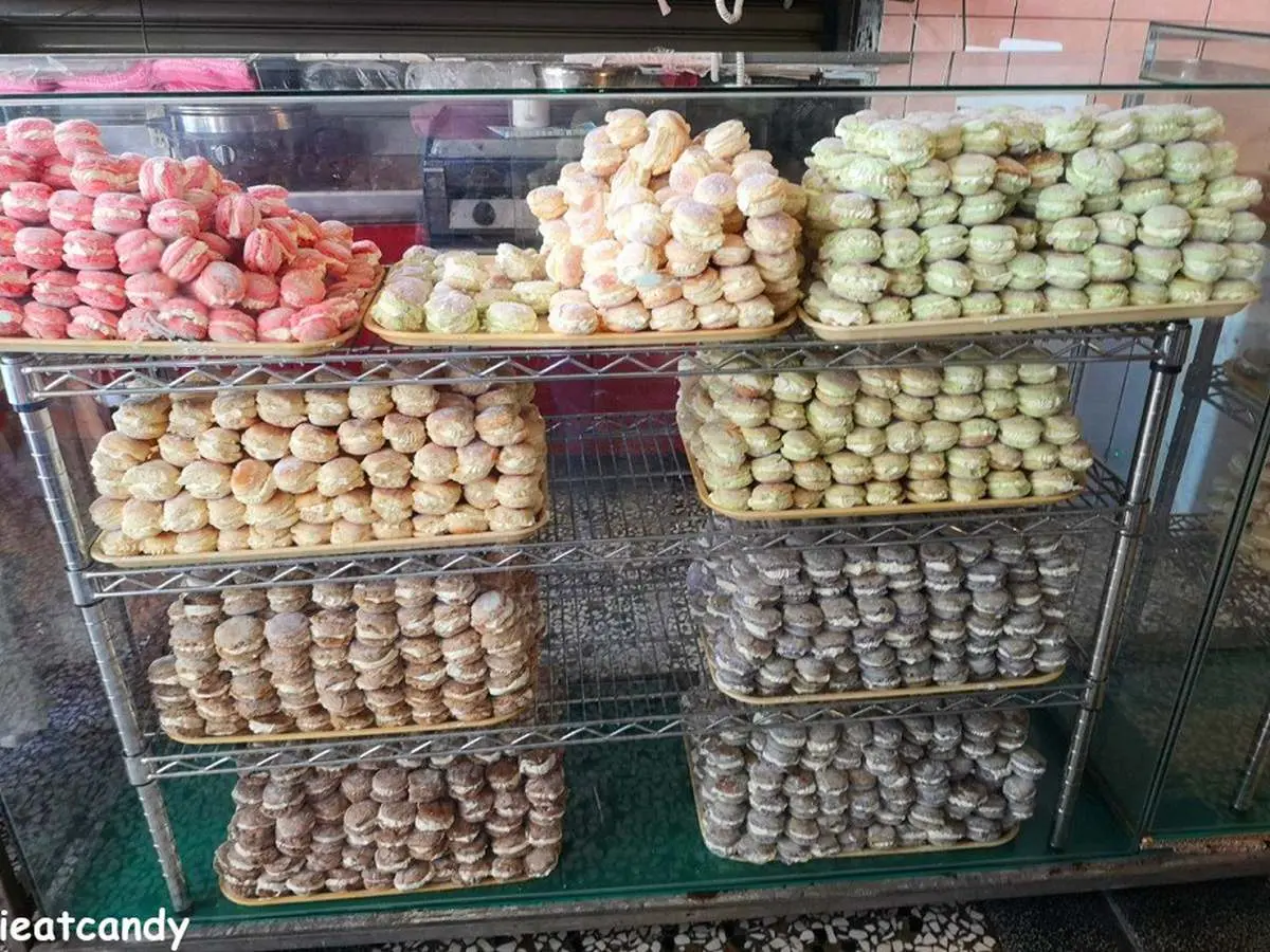 埔里限定!傳統麵包店隱藏超吸睛彩色馬卡龍牆,打卡必吃巨無霸台式馬卡龍 埔里限定!傳統麵包店隱藏超吸睛彩色馬卡龍牆,打卡必吃巨無霸台式馬卡龍