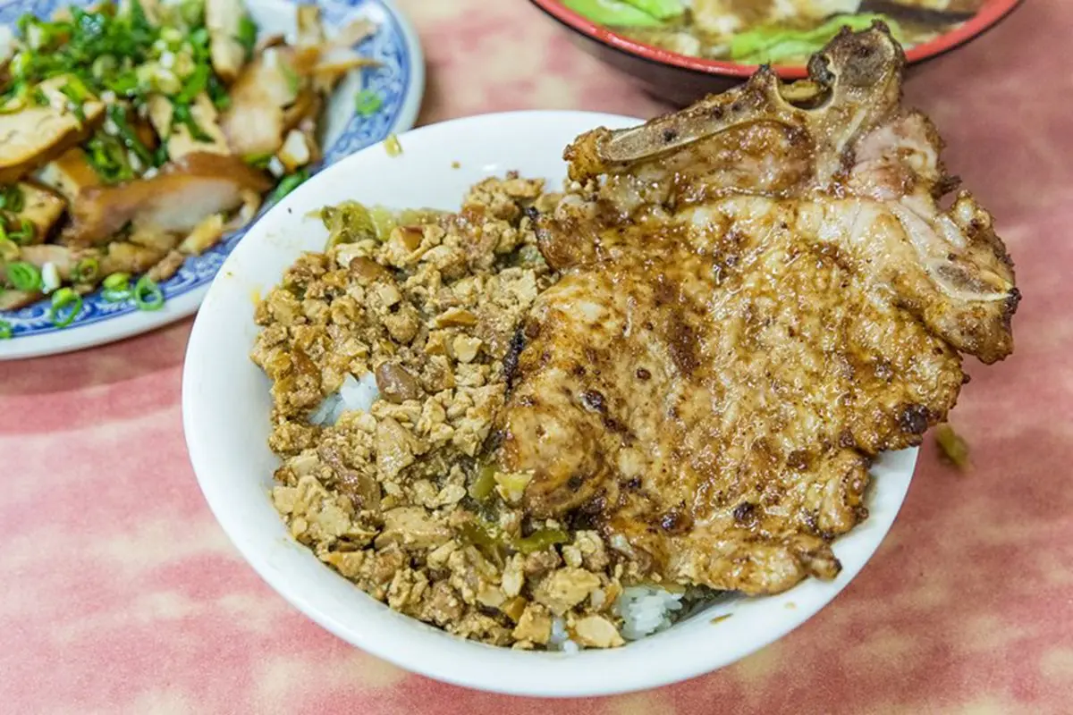 內湖老饕口袋名單!人氣老店炸排骨口感扎實不鹹膩,搭配香甜炸醬飯超唰嘴 內湖老饕口袋名單!人氣老店炸排骨口感扎實不鹹膩,搭配香甜炸醬飯超唰嘴