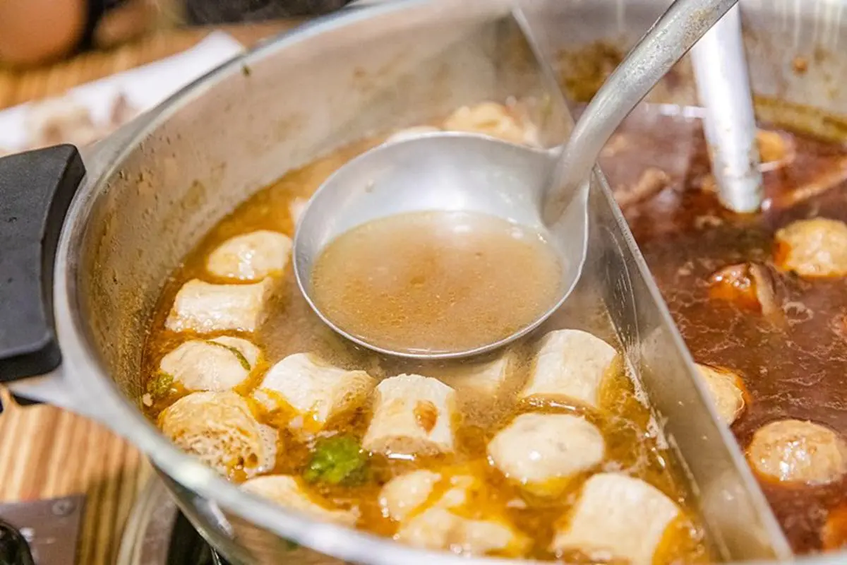小孩子才做選擇！三重老店羊肉爐也有麻辣鴛鴦鍋，必點爆量羊骨髓吸得超過癮