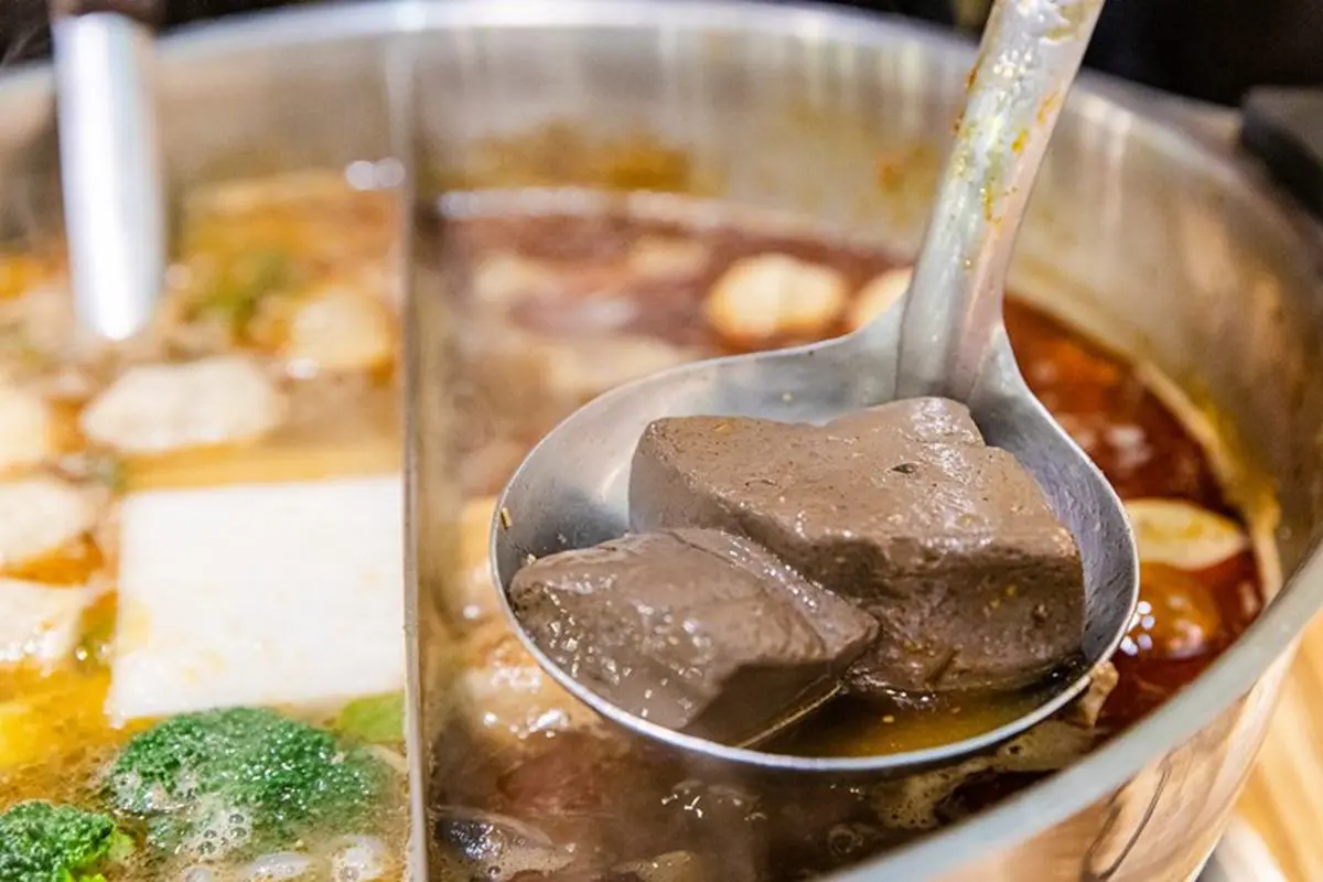 小孩子才做選擇！三重老店羊肉爐也有麻辣鴛鴦鍋，必點爆量羊骨髓吸得超過癮