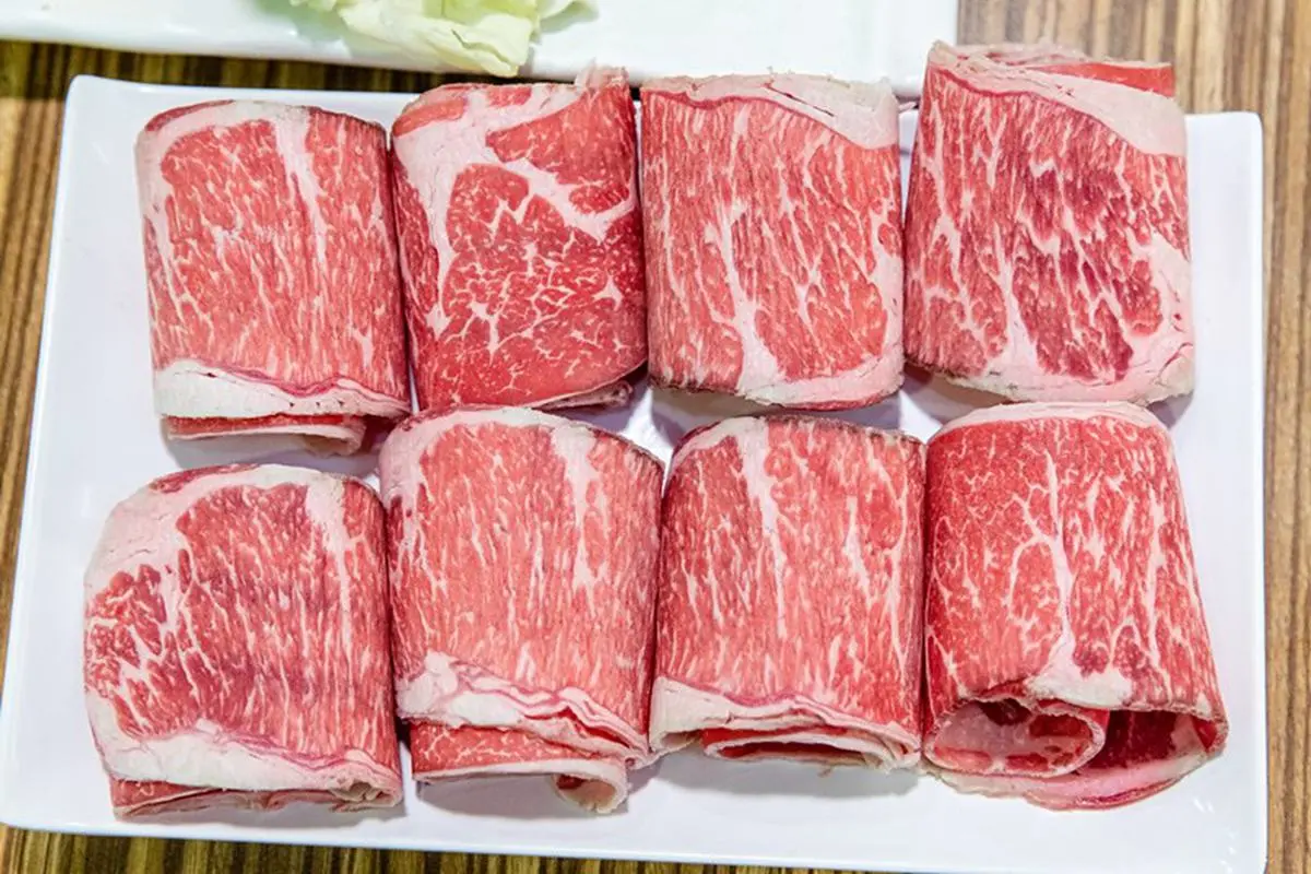小孩子才做選擇！三重老店羊肉爐也有麻辣鴛鴦鍋，必點爆量羊骨髓吸得超過癮