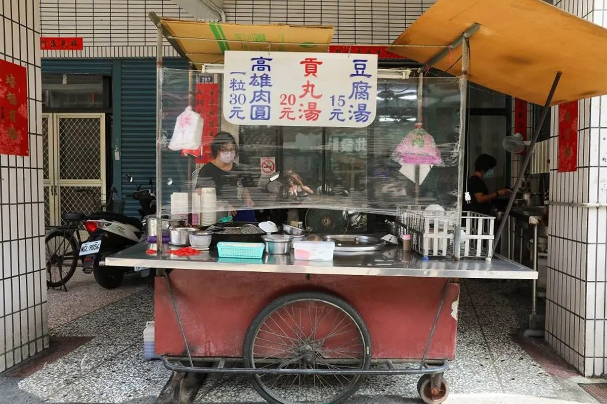 在地人從小吃到大!員林隱藏版肉圓外皮彈滑肉餡扎實超唰嘴,再配清爽豆腐湯更對味 在地人從小吃到大!員林隱藏版肉圓外皮彈滑肉餡扎實超唰嘴,再配清爽豆腐湯更對味