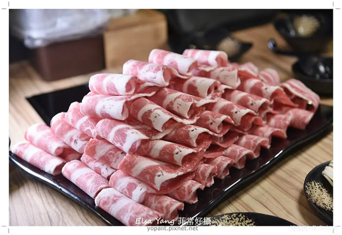 逛完新北耶誕城再續攤！板橋、府中6家邪惡系消夜：和牛燒肉吃到飽、正宗重慶老火鍋