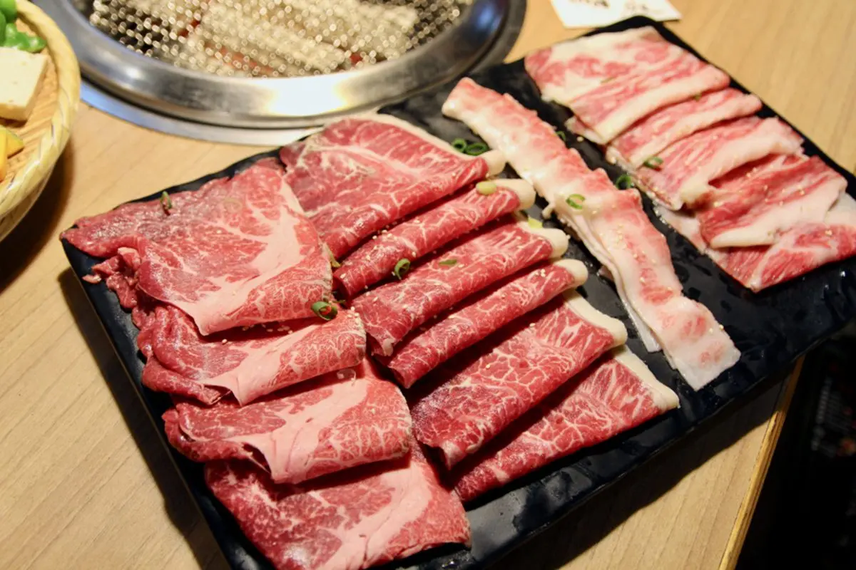 逛完新北耶誕城再續攤！板橋、府中6家邪惡系消夜：和牛燒肉吃到飽、正宗重慶老火鍋