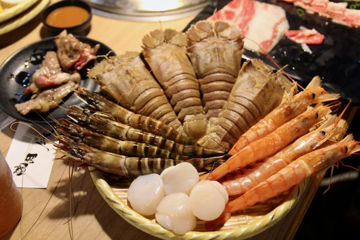 逛完新北耶誕城再續攤！板橋、府中6家邪惡系消夜：和牛燒肉吃到飽、正宗重慶老火鍋
