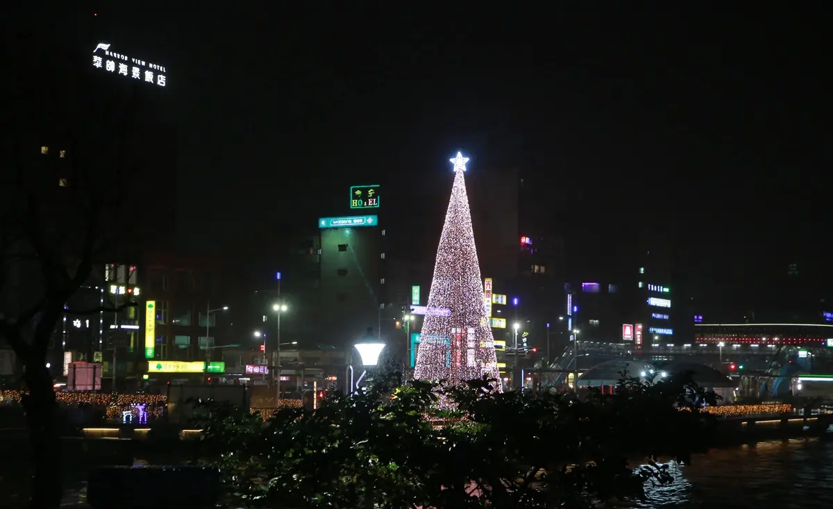 北台灣耶誕這樣拍!基隆17公尺「粉紅耶誕樹」+淡水長達72天「櫻花隧道」6亮點可逛 北台灣耶誕這樣拍!基隆17公尺「粉紅耶誕樹」+淡水長達72天「櫻花隧道」6亮點可逛