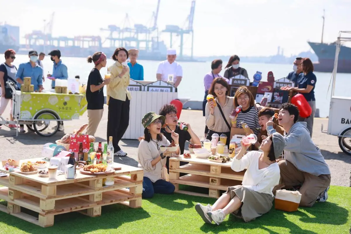 全台最大「碼頭市集」這裡逛!近400家「隱藏版美食」和設計小攤,還有打卡燈光秀 全台最大「碼頭市集」這裡逛!近400家「隱藏版美食」和設計小攤,還有打卡燈光秀