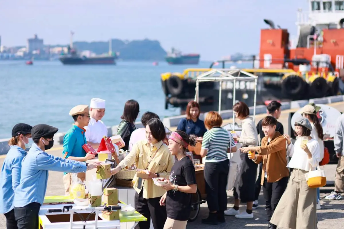 全台最大「碼頭市集」這裡逛!近400家「隱藏版美食」和設計小攤,還有打卡燈光秀 全台最大「碼頭市集」這裡逛!近400家「隱藏版美食」和設計小攤,還有打卡燈光秀