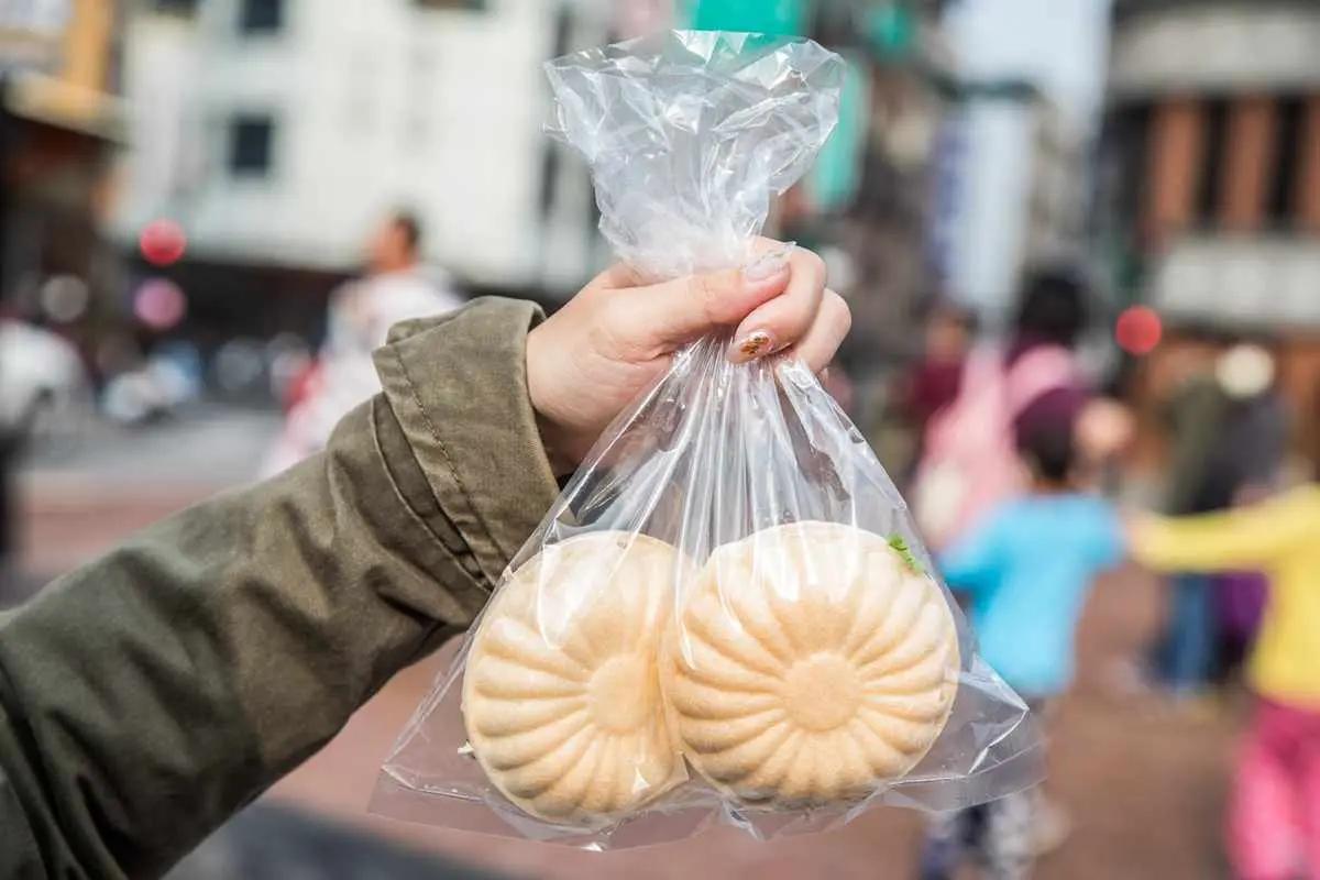 女神難忘的古早味!新竹人氣白色麥芽餅1顆只要15元,純手工現點現做一口咬下會牽絲 女神難忘的古早味!新竹人氣白色麥芽餅1顆只要15元,純手工現點現做一口咬下會牽絲