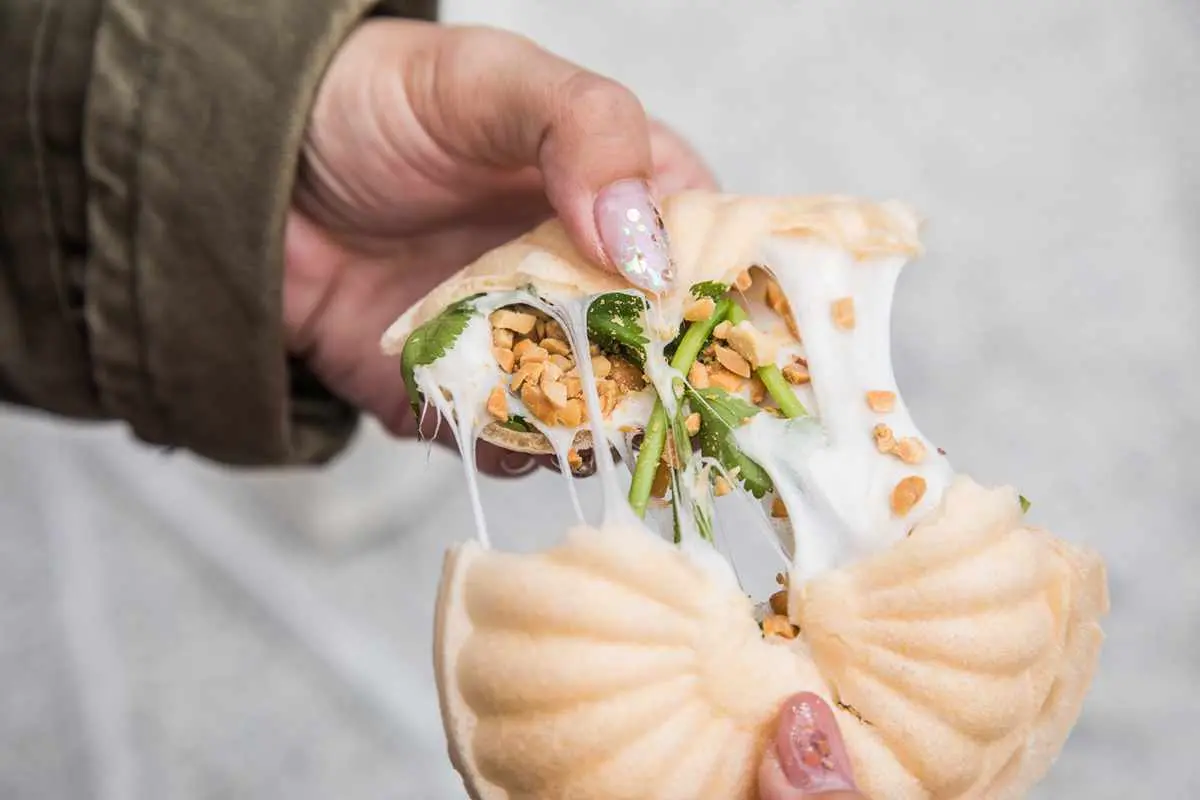 女神難忘的古早味!新竹人氣白色麥芽餅1顆只要15元,純手工現點現做一口咬下會牽絲 女神難忘的古早味!新竹人氣白色麥芽餅1顆只要15元,純手工現點現做一口咬下會牽絲