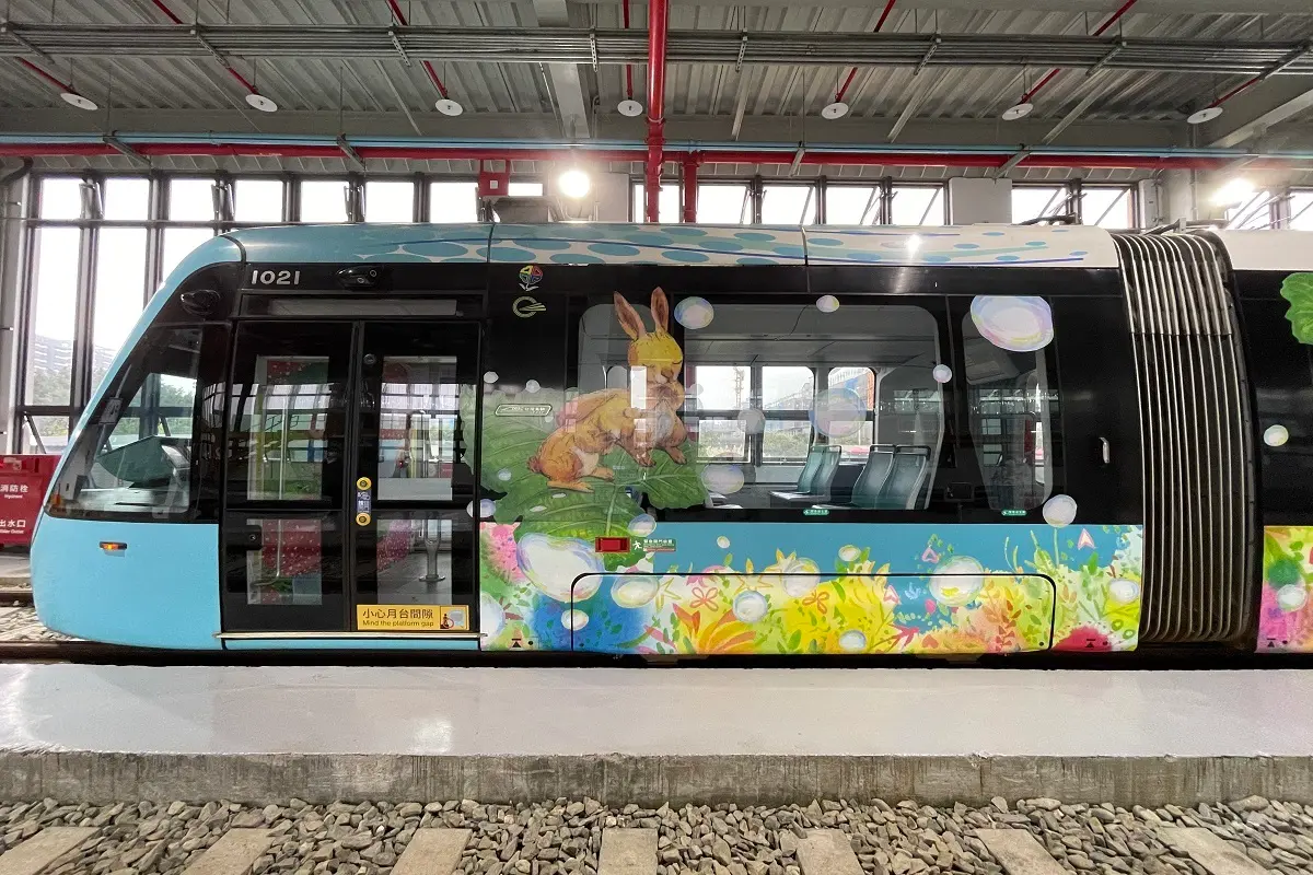 幾米粉朝聖了!淡海輕軌「2021幾米列車」新上路,2大彩繪車廂Q萌登場 幾米粉朝聖了!淡海輕軌「2021幾米列車」新上路,2大彩繪車廂Q萌登場