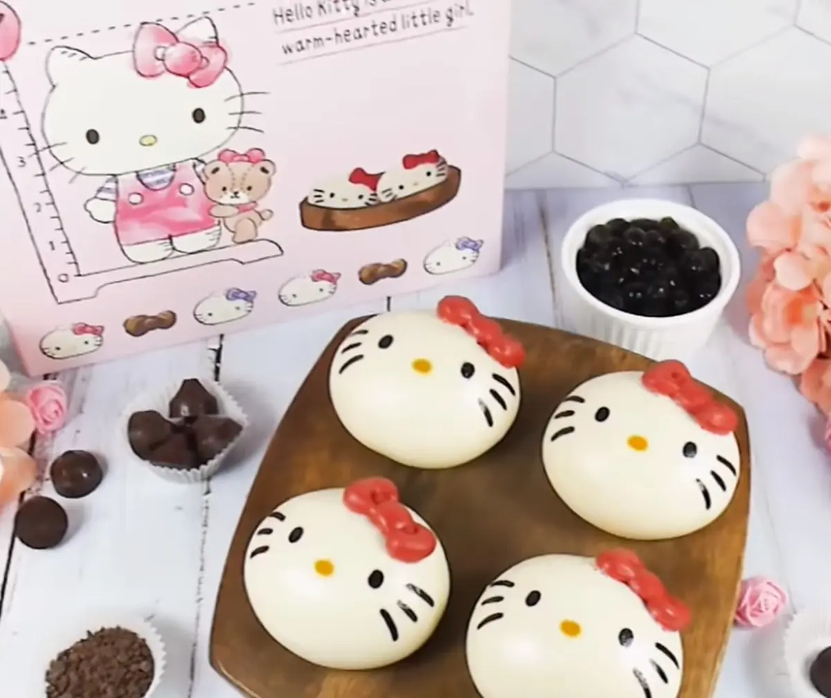 小七吃得到!Hello Kitty「巧克力珍珠包」開放預購,爆漿巧克力+QQ珍珠快衝一波 小七吃得到!Hello Kitty「巧克力珍珠包」開放預購,爆漿巧克力+QQ珍珠快衝一波