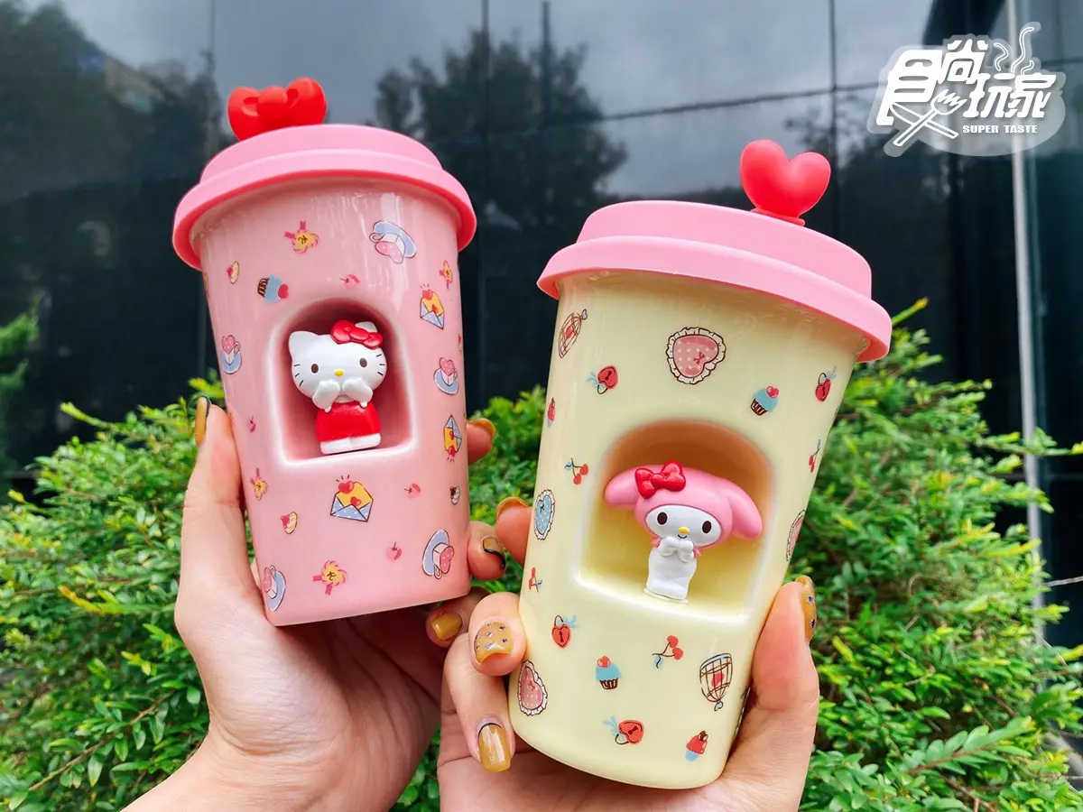 Kitty+Melody公仔陶瓷杯、置物盒都收！85度C推春節禮盒&加價購，還有Kitty桶可揹