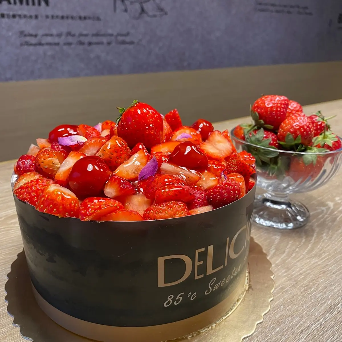 連續14天「第二杯半價」！85度C草莓季+風味拿鐵來了：爆量草莓蛋糕、冠軍哈密拿鐵