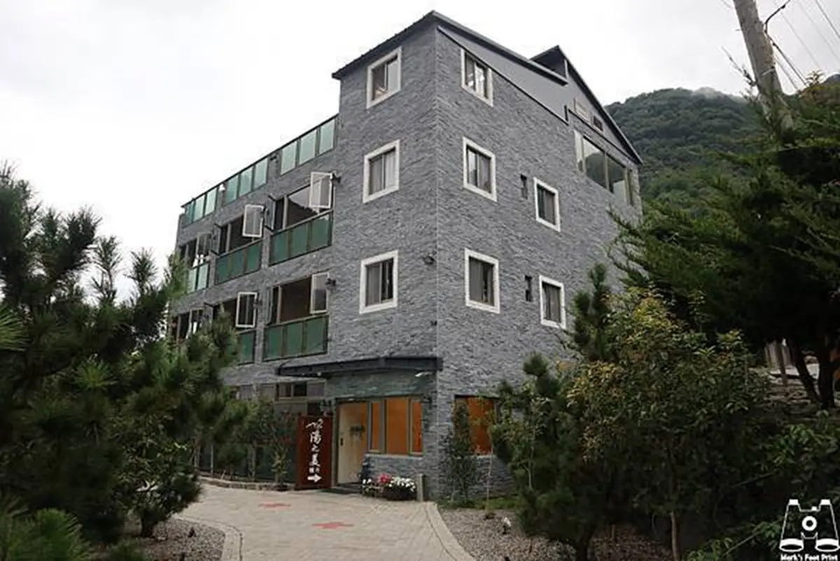 冬天旅行來這裡!苗栗高CP值溫泉館必住寬敞木屋房,還能爽泡無敵大浴池超紓壓 冬天旅行來這裡!苗栗高CP值溫泉館必住寬敞木屋房,還能爽泡無敵大浴池超紓壓