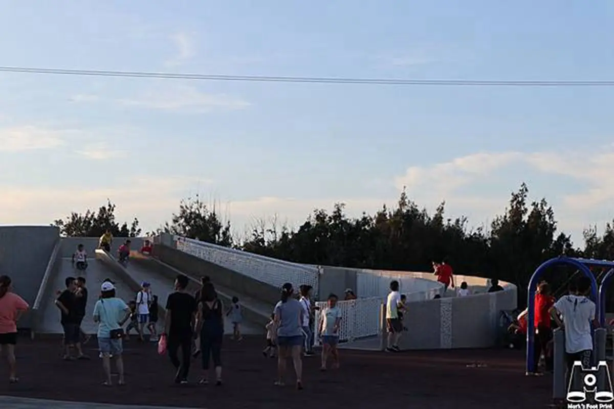必追打卡點再+1!特色漁港「蚵殼」超吸腈,再踩點巨型燈塔、王者拱橋 必追打卡點再+1!特色漁港「蚵殼」超吸腈,再踩點巨型燈塔、王者拱橋