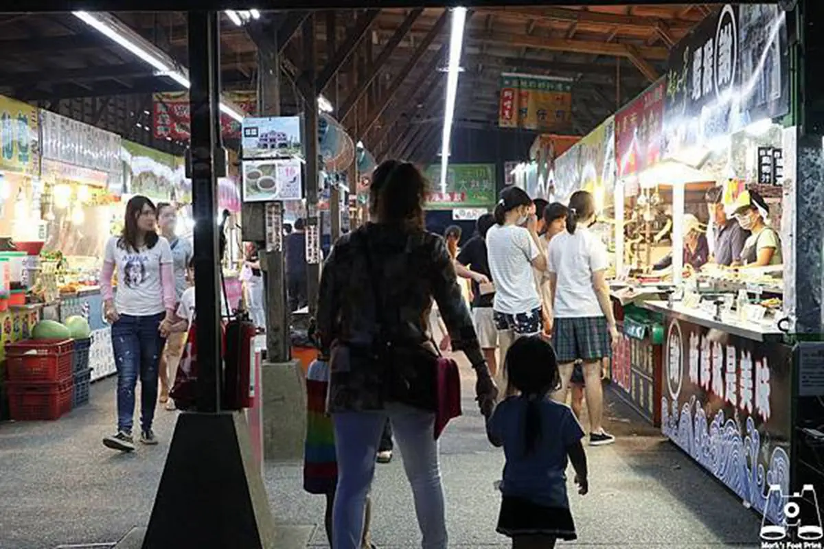 必追打卡點再+1!特色漁港「蚵殼」超吸腈,再踩點巨型燈塔、王者拱橋 必追打卡點再+1!特色漁港「蚵殼」超吸腈,再踩點巨型燈塔、王者拱橋