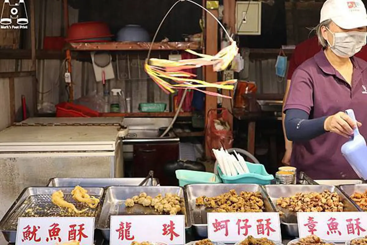 必追打卡點再+1!特色漁港「蚵殼」超吸腈,再踩點巨型燈塔、王者拱橋 必追打卡點再+1!特色漁港「蚵殼」超吸腈,再踩點巨型燈塔、王者拱橋