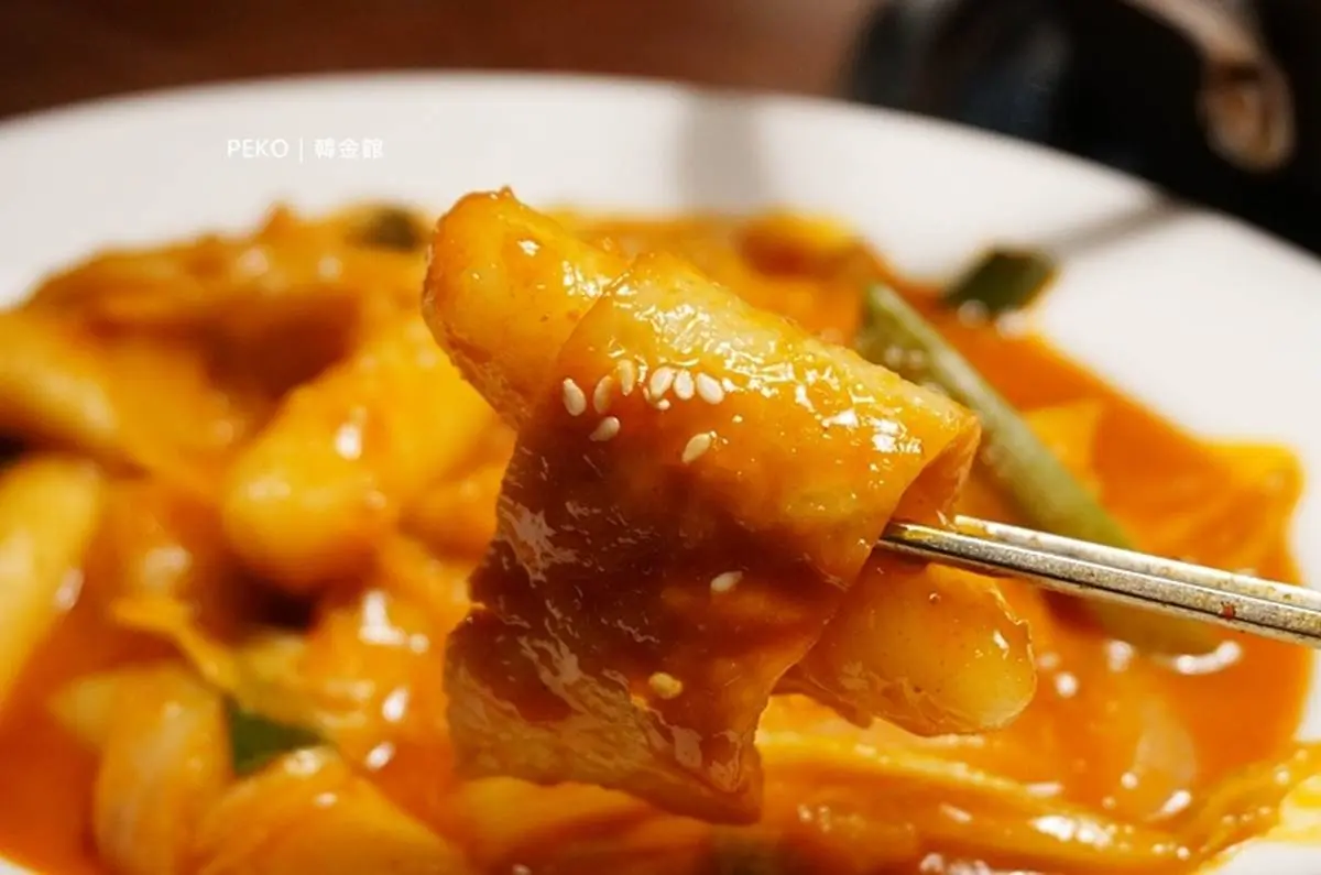 Google評價4.4顆星!台北超夯韓式料理「馬鈴薯排骨湯」湯濃肉嫩,食材疊成一座小山 Google評價4.4顆星!台北超夯韓式料理「馬鈴薯排骨湯」湯濃肉嫩,食材疊成一座小山