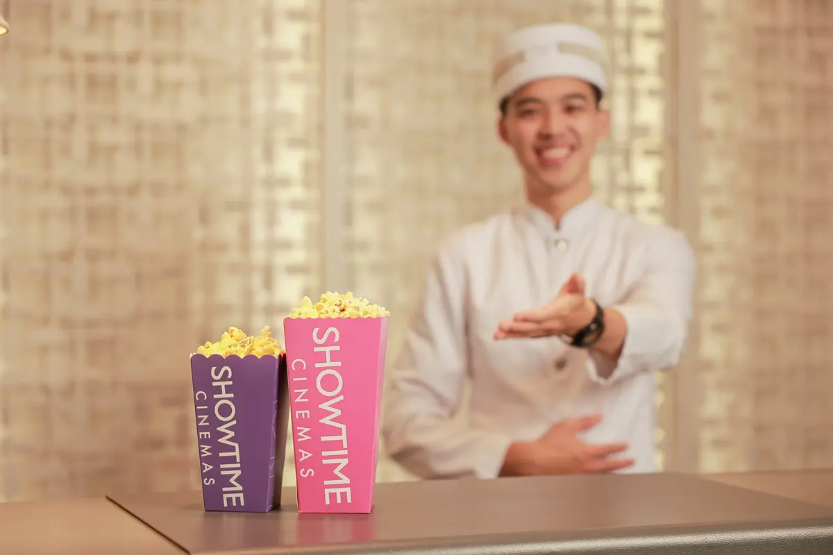 雙人看3部就回本！住這飯店「電影看到飽」，不限次數影城免費看片、票根還能抵吃到飽