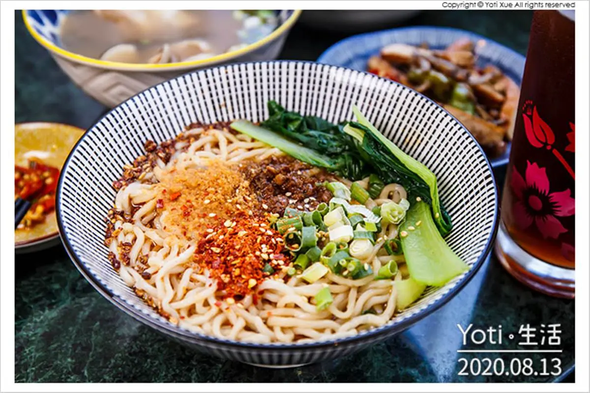 藝人也愛！花蓮人氣麵店老宅風超好拍，必點紅油擔擔麵配「剝皮辣椒雞湯」