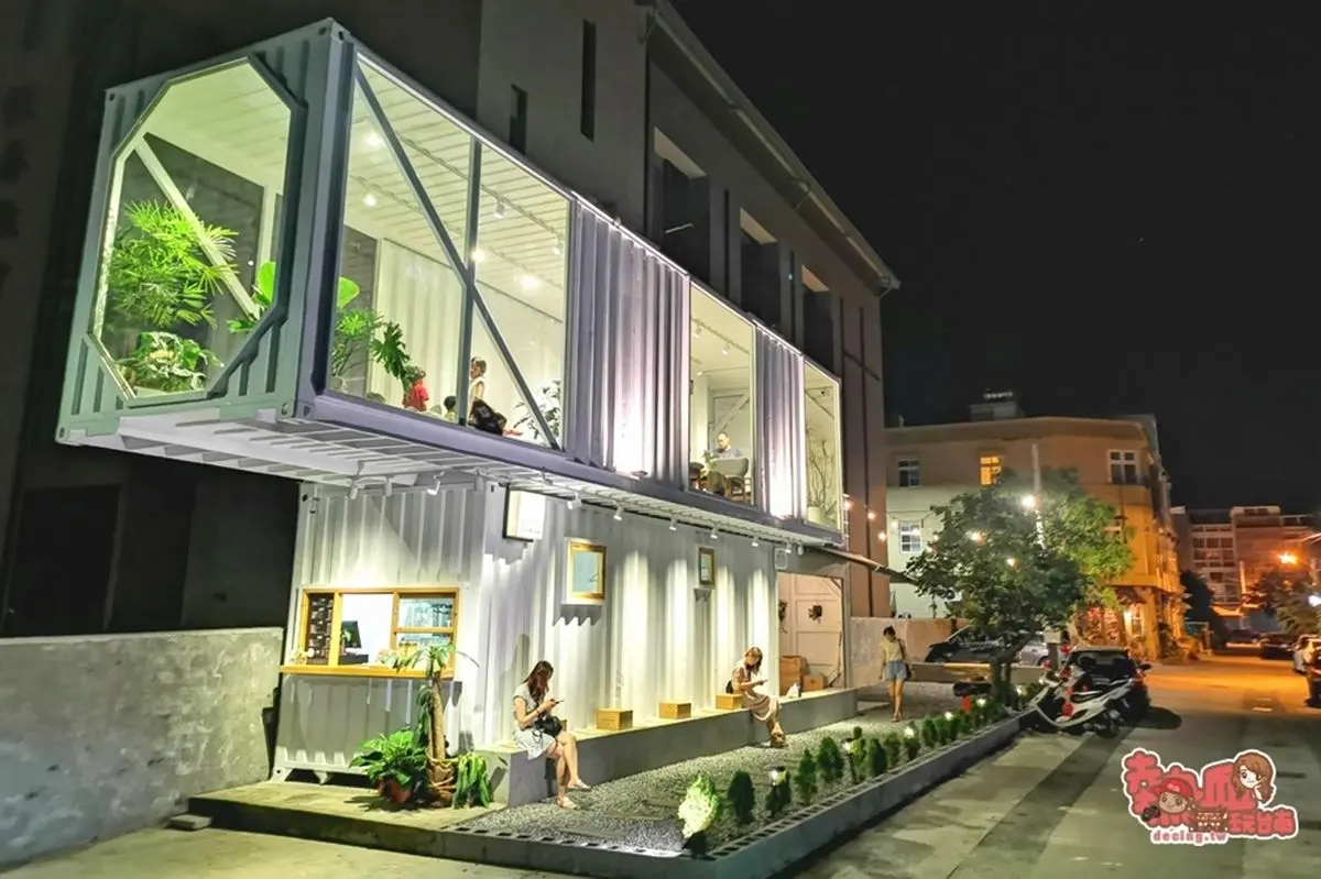 網美都來這!手搖飲進駐恆春純白貨櫃屋,花25元就能打卡拍不停 網美都來這!手搖飲進駐恆春純白貨櫃屋,花25元就能打卡拍不停