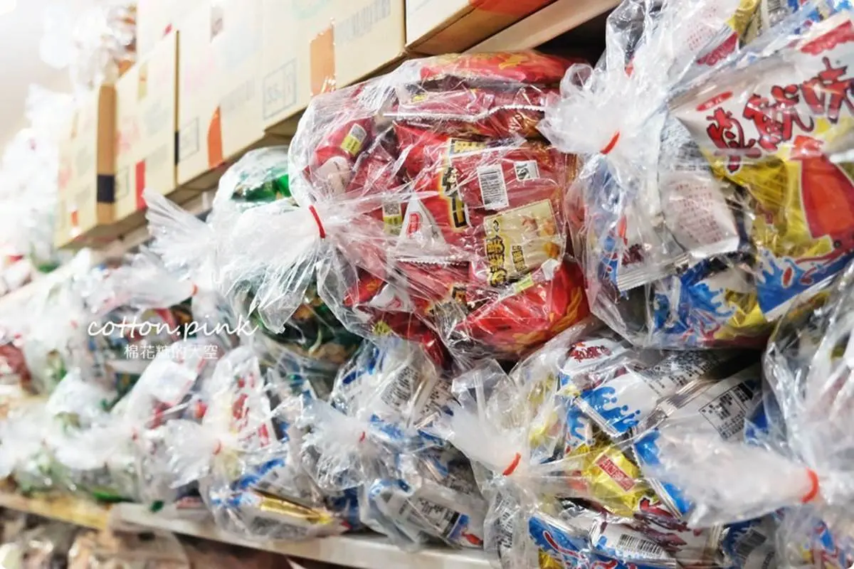 年前瘋採買！台中「高CP值零食批發」比量販店便宜，韓國泡麵、日本仙貝都有