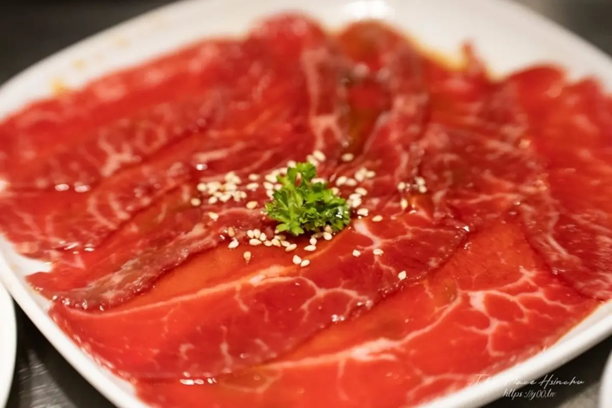 水水吃肉免動手!新竹網美系燒肉店有專人代烤服務,私房炙燒比目魚蓋飯最驚豔 水水吃肉免動手!新竹網美系燒肉店有專人代烤服務,私房炙燒比目魚蓋飯最驚豔