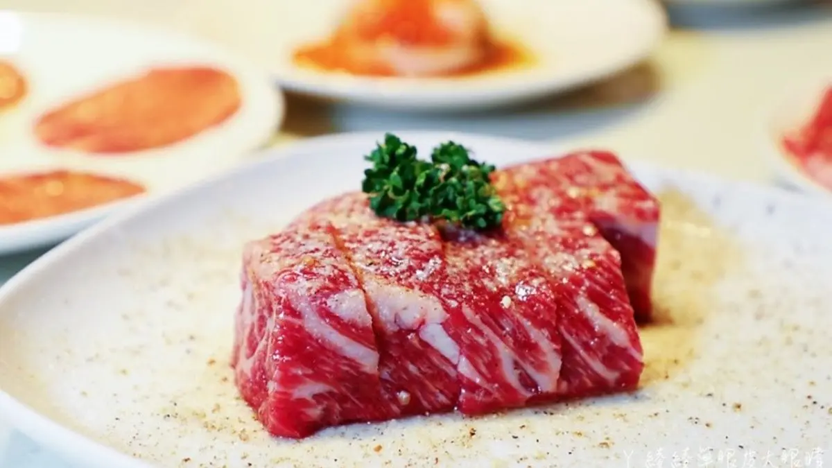 水水吃肉免動手!新竹網美系燒肉店有專人代烤服務,私房炙燒比目魚蓋飯最驚豔 水水吃肉免動手!新竹網美系燒肉店有專人代烤服務,私房炙燒比目魚蓋飯最驚豔