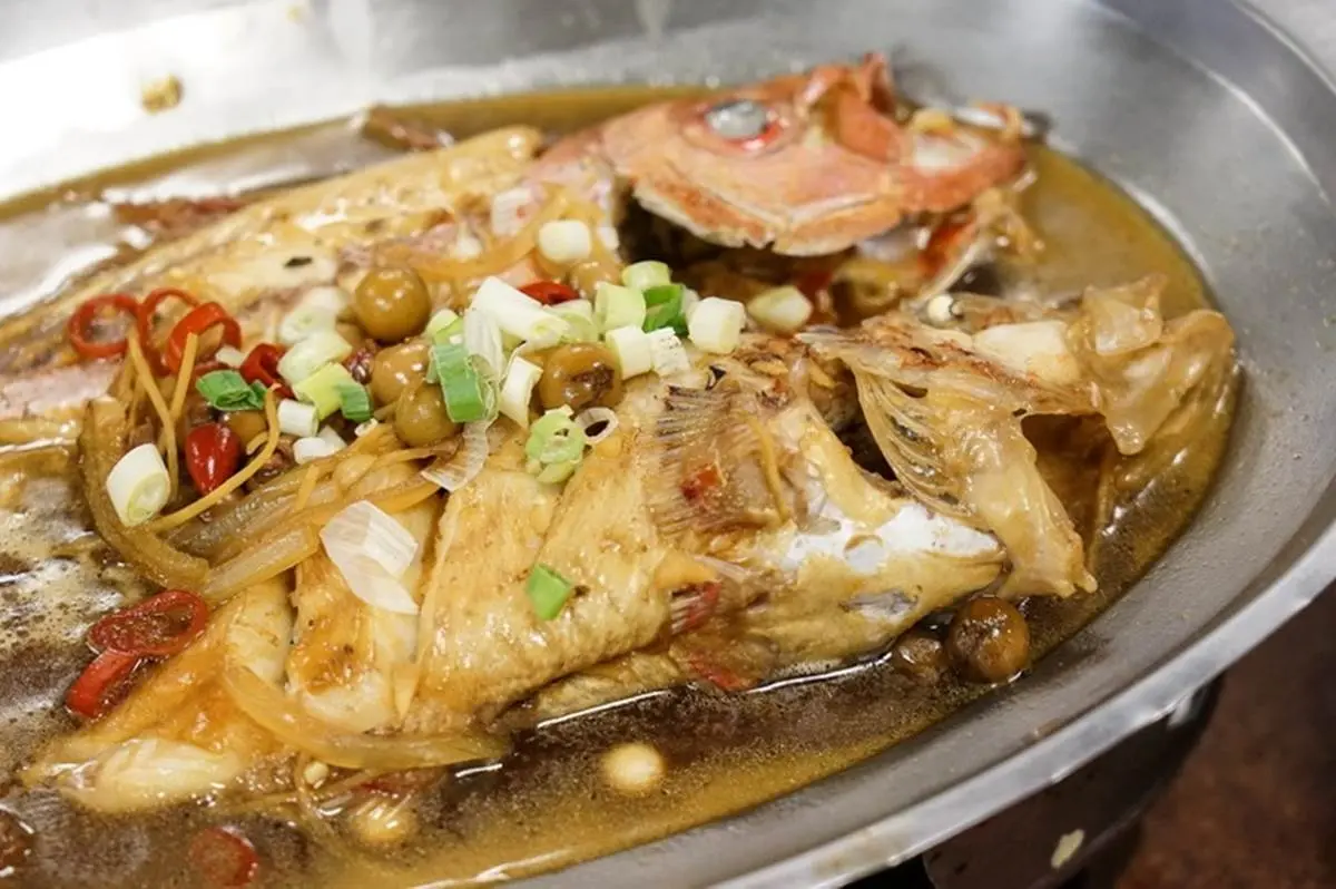 別懷疑！來花蓮到「麵店」嗑海鮮就對了，炒「河豚蛋」運氣好才吃得到